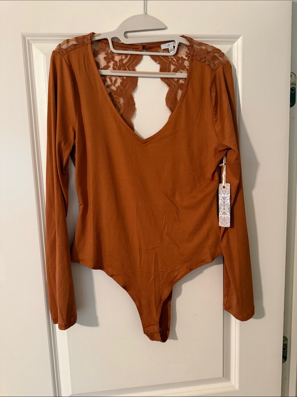 iris Long-Sleeve Lace-Back Bodysuit - Rust Brown